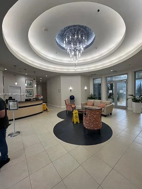 Radius Condo — Photo 3
