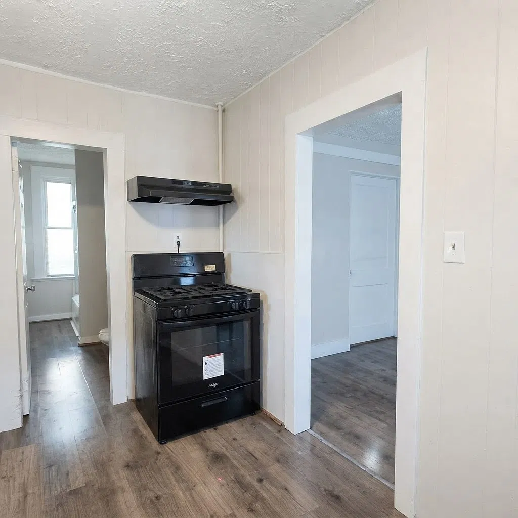 3 bed, 1040 sqft, $2,100 — Photo 4