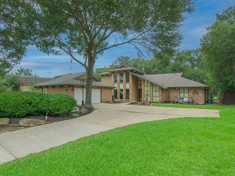 3406 Deerwood Ln — Photo 1