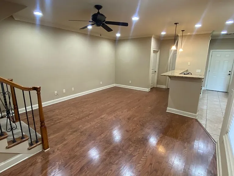 1055 Runningvine Ln — Photo 2