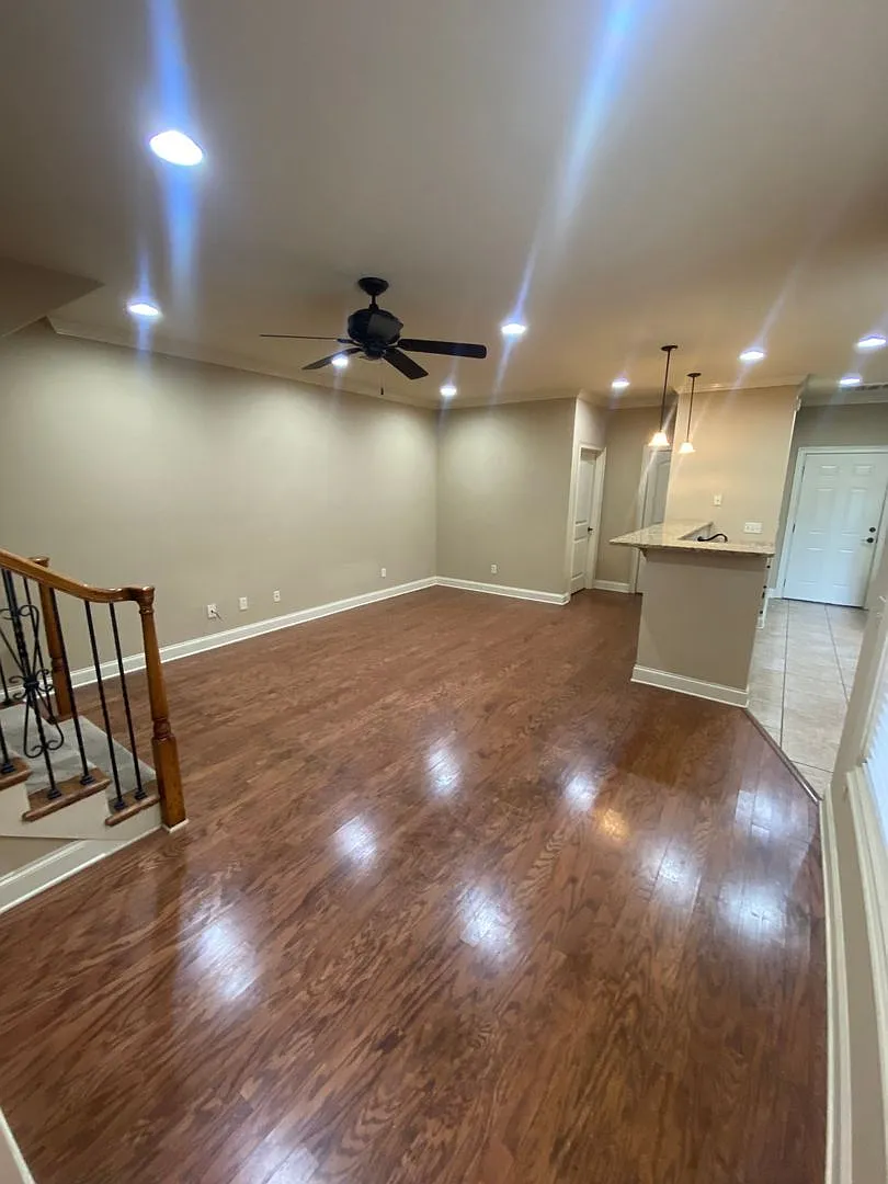 Building Photo - 1055 Runningvine Ln