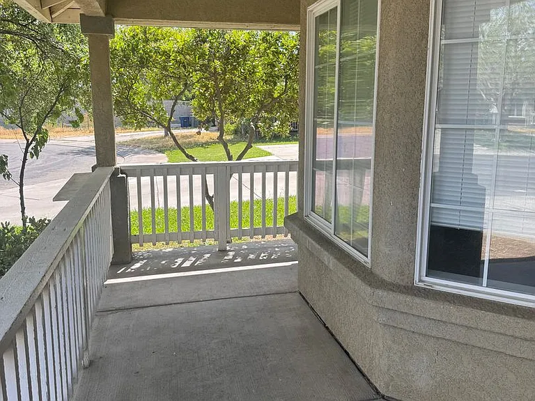 430 Vargus Ct — Photo 3