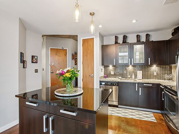 3rd image of 600 12th Ave S APT 625