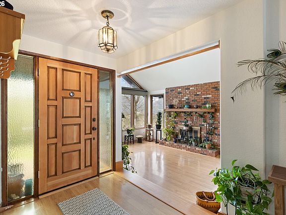 5th image of 755 Plin St