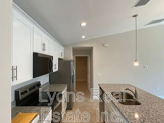 3rd image of 1000 NE 44th Ln
