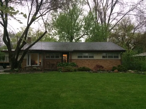 130 McKinley Dr, Troy, MI 48098