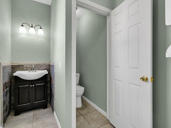 2nd image of 647 Scotland Rd