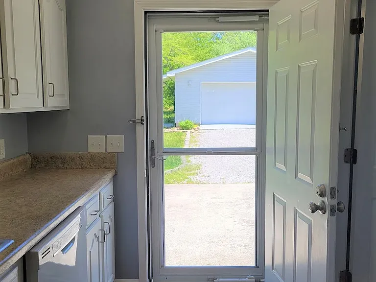 873 Oakmont Dr — Photo 10