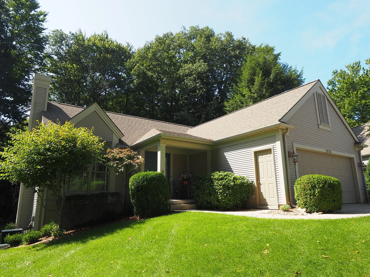 2029 W Glen Ct photo 1