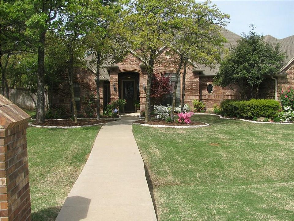 1st image of 204 Winding Oak Ln N