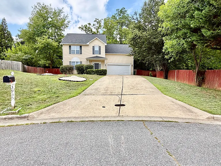 3935 Blairwood St — Photo 28