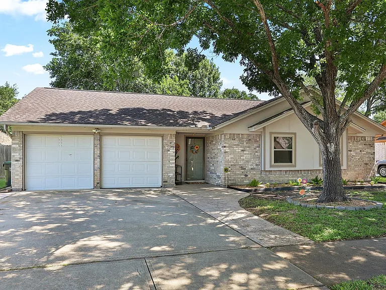 1819 Meadow Creek Dr — Photo 1