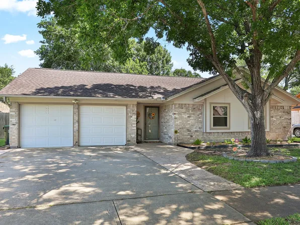 1819 Meadow Creek Dr, Pearland, TX 77581