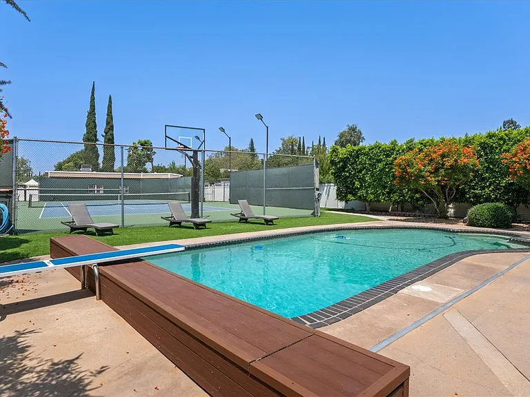 6443 Matilija Ave — Photo 8