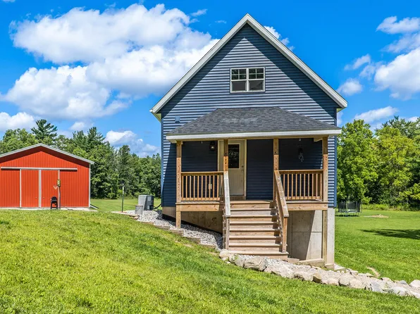 3115 E 20th St, White Cloud, MI 49349