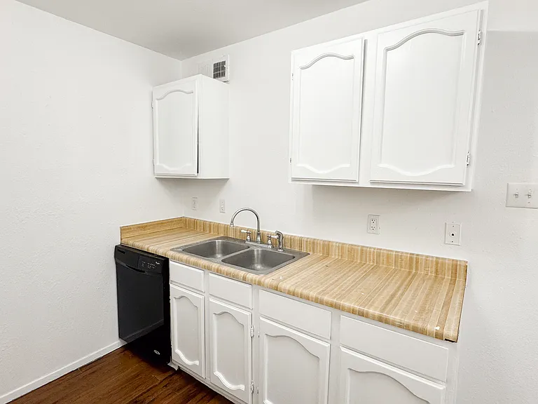 704 Navidad St #D — Photo 8