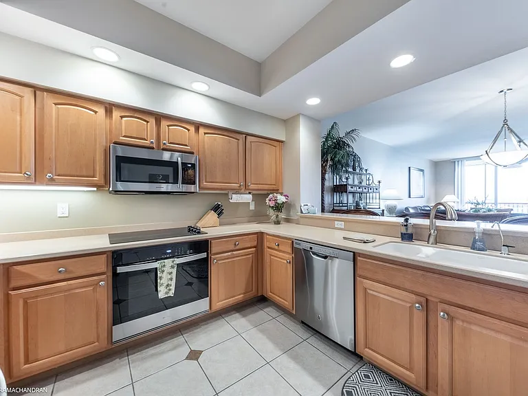 3313 Sunset Key Cir #403 — Photo 8