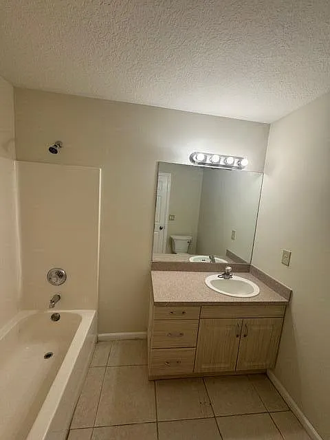 12 bed, 8.0 bath, 5178 sqft, $2,600 — Photo 4