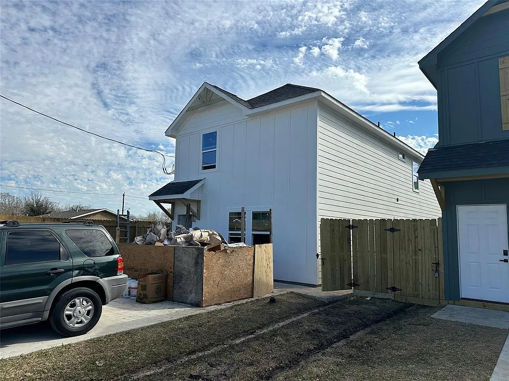 3 bed, 2.5 bath, 1190 sqft, $1,850 — Photo 2