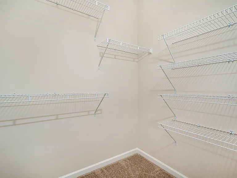Bentley Apartments — Photo 15
