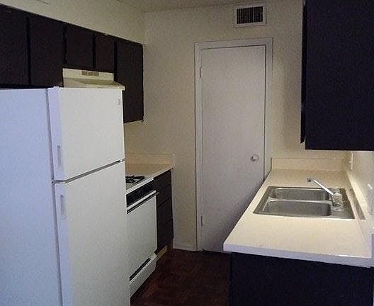 4th image of 4312 Vfw Dr APT 5