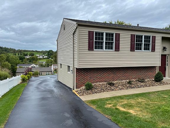 3rd image of 33 Patricia Dr
