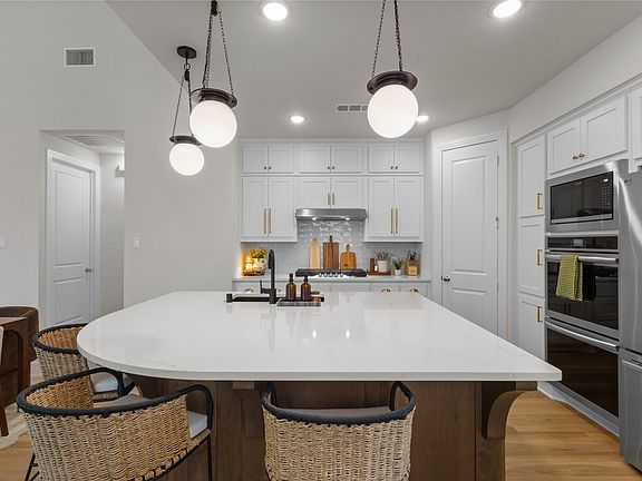 5th image of 2609 Holland Ct