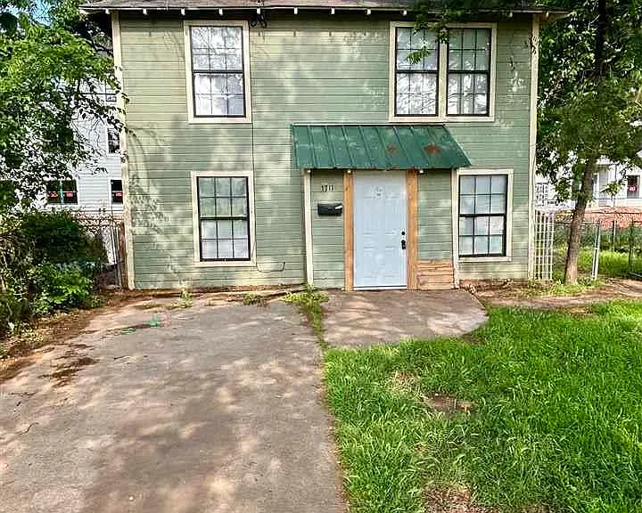 1711 Beverly Dr — Photo 1