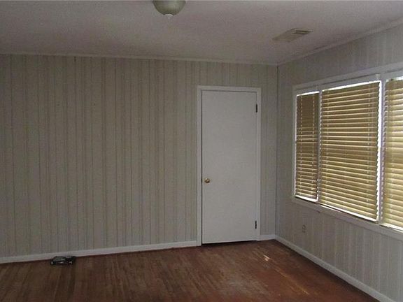 3rd image of 2106 18th Ave