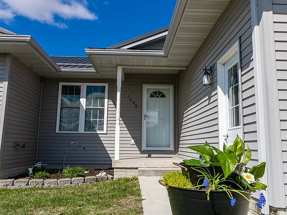 4th image of 1409 Kellie Ave SW