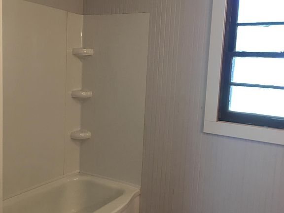 Large bath & shower