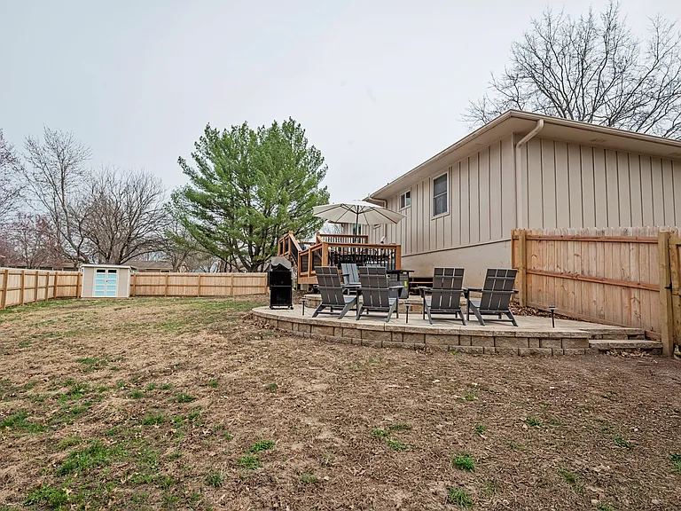 413 SE Lana Ct — Photo 43