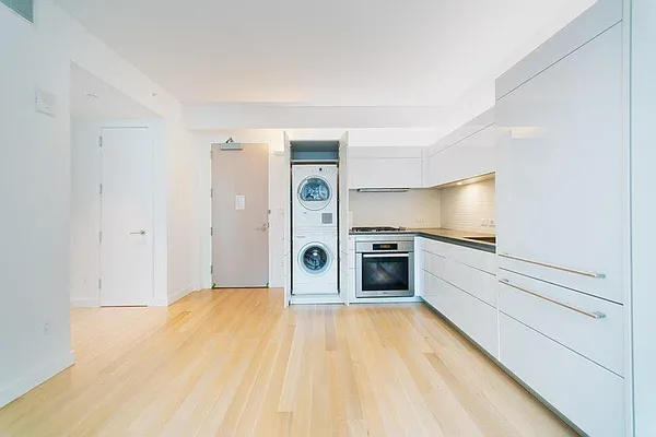 Rented by Domus Realty | media 7