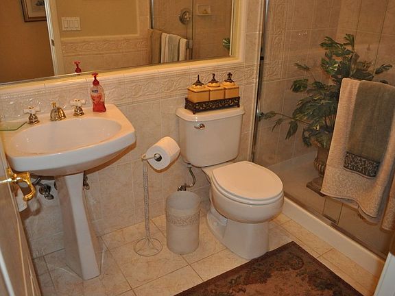 DOWNSTAIRS BATHROOM