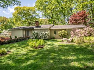 6 Cricket Ln, Simsbury, CT 06070