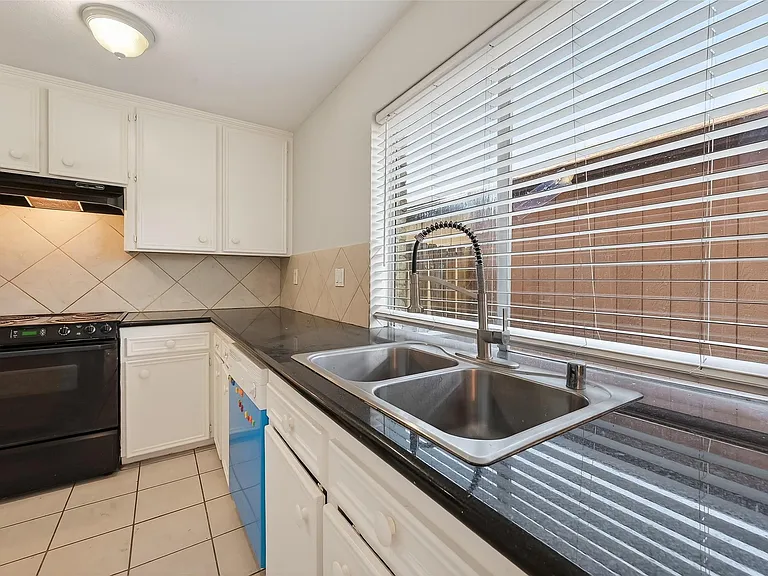 8646 Maplecrest Dr — Photo 15