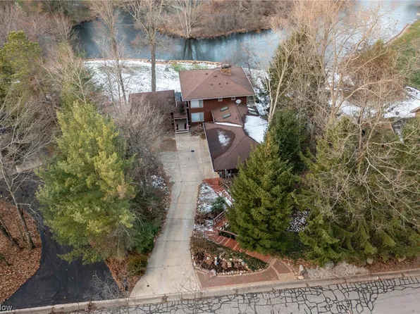 1368 Mockingbird Dr, Kent, OH 44240