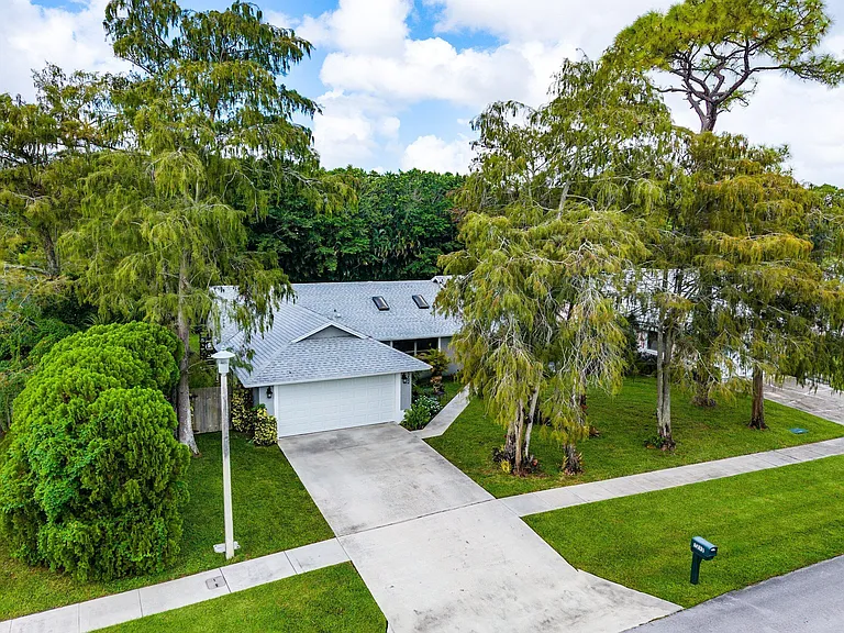1252 Raintree Ln — Photo 40
