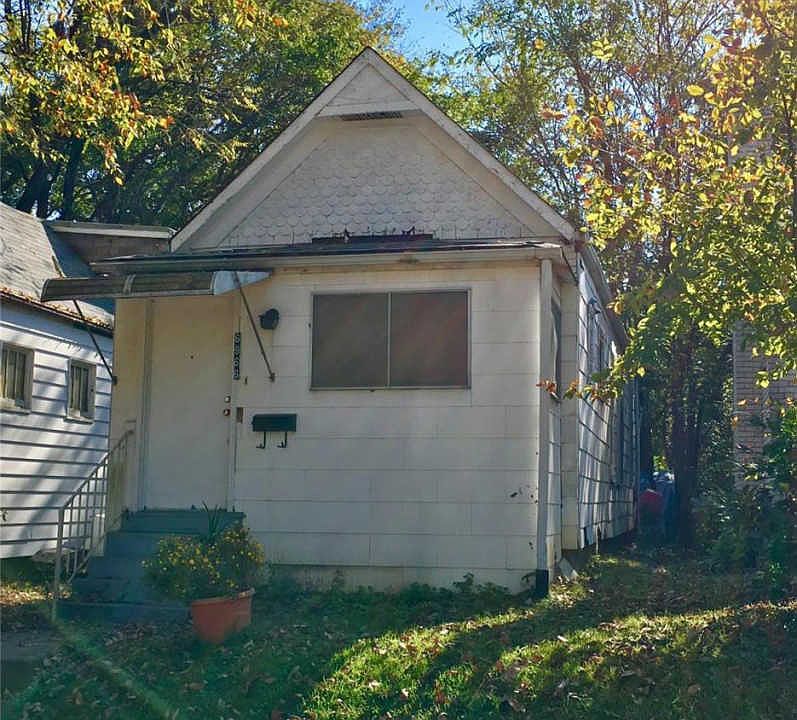 2nd image of 6966 Pernod Ave
