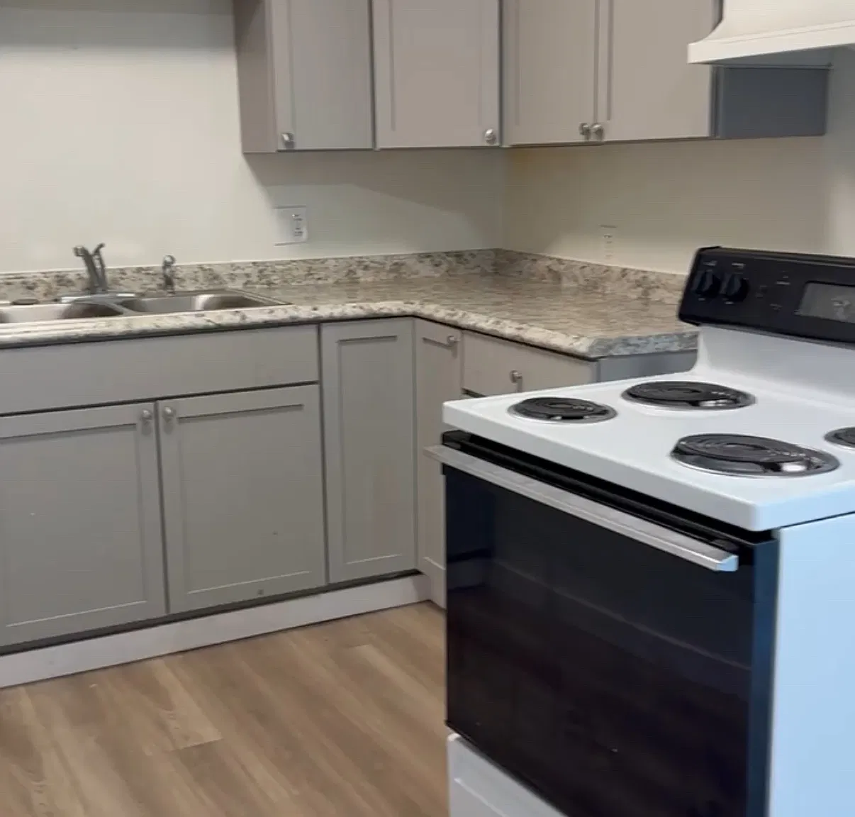 2 bed, 875 sqft, $1,050 — Photo 1