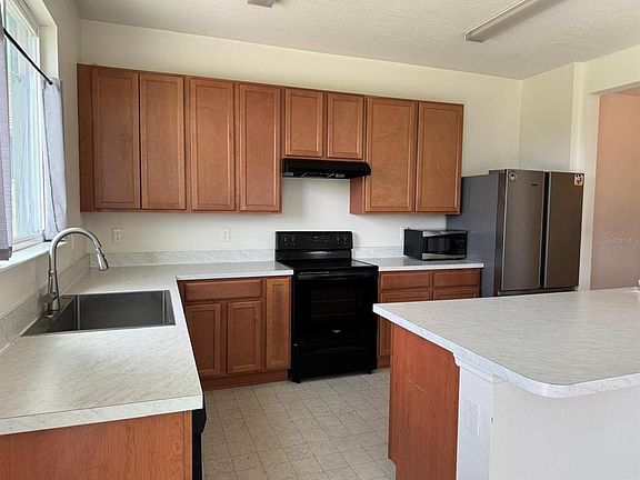 3rd image of 709 Sarner Pass Way