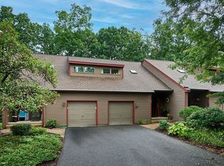 407 Fairway Vlg #D-7, Leeds, MA 01053