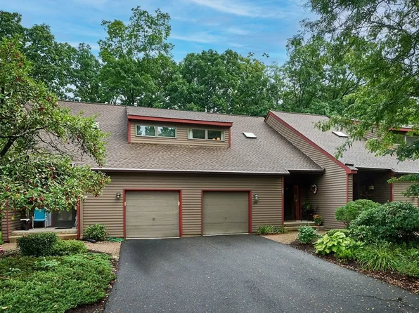 407 Fairway Vlg #D-7, Leeds, MA 01053