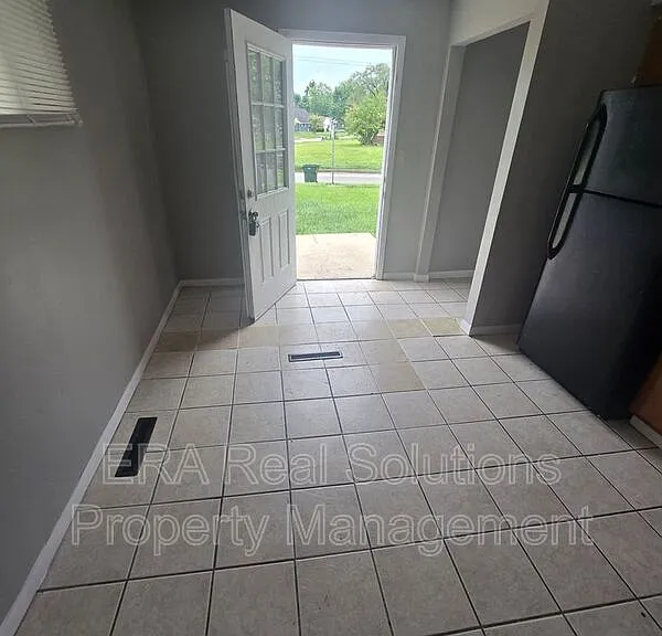 2236 Brentnell Ave — Photo 8