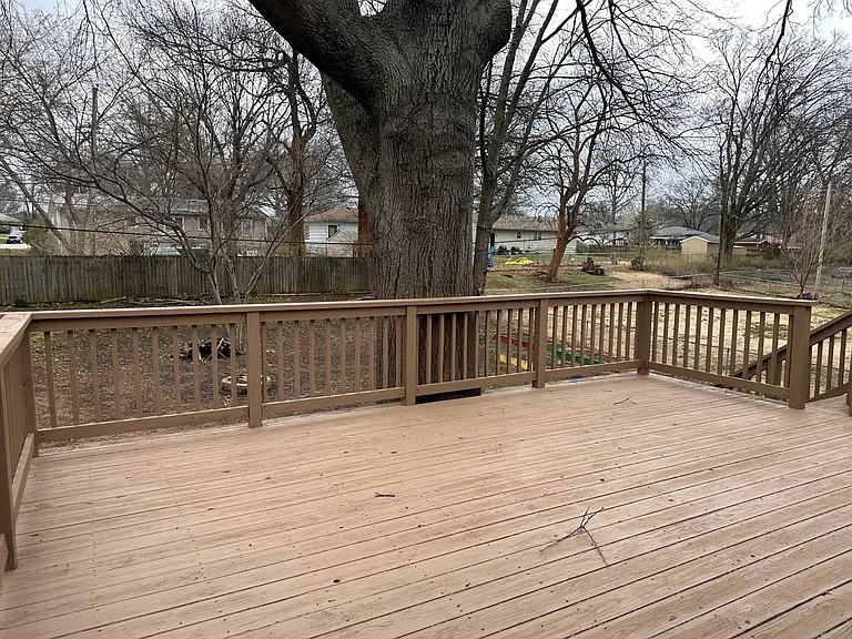 711 SW Merritt St — Photo 30