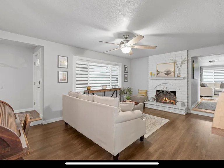 746 Hemlock Ct — Photo 2