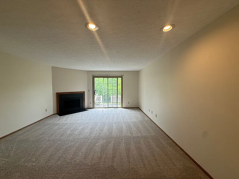 5911 Shadow Lake Cir — Photo 10