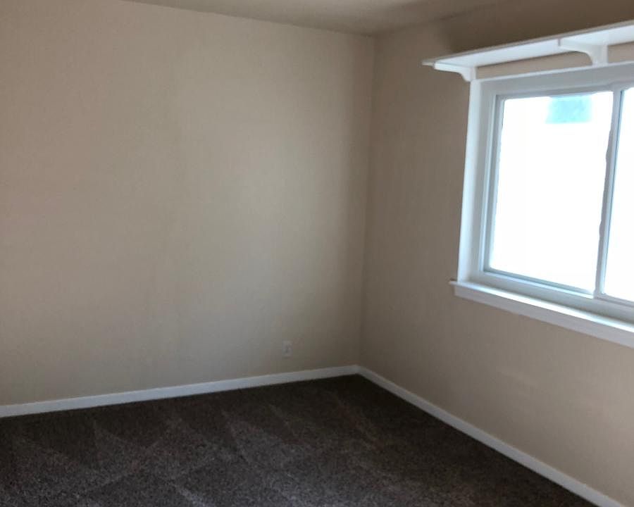 1st image of 415 E Bellevue Ave