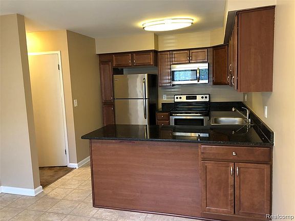 4th image of 41735 Broquet Dr #281