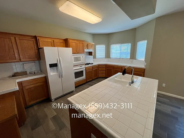 110 N Anderson Ave — Photo 7
